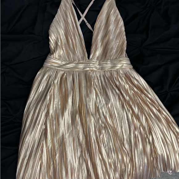 Elegant Gold Halter Dress - Picture 2 of 3